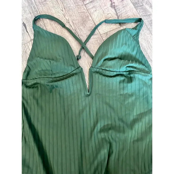 Shade & Shore Green Crossback Straps One Piece Swimsuit Size XL - Picture 2 of 3
